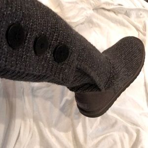 UGG Sweater boots sz 9
